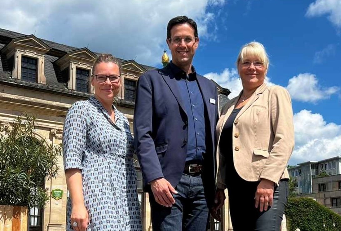 Herzlichen Glückwunsch zum erfolgreichen Abschluss.