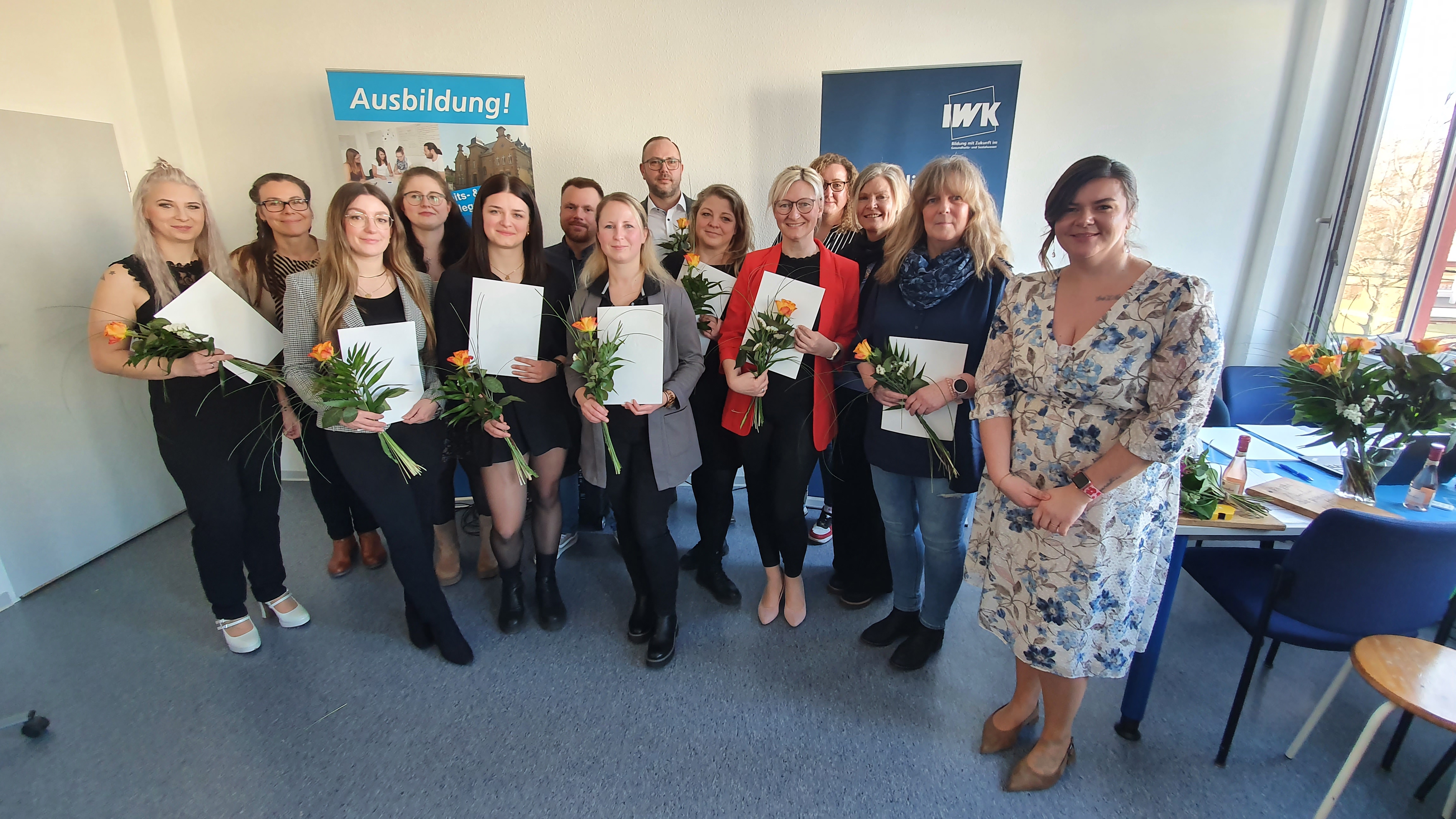 Feierliche Zeugnisausgabe für Pflegehelfer und Praxisanleiter*innen